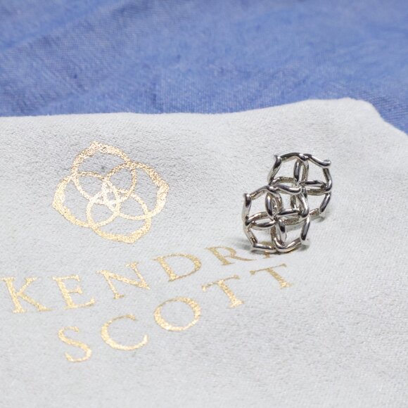 Kendra Scott Kelly Stud Earrings Silver - Picture 3 of 3